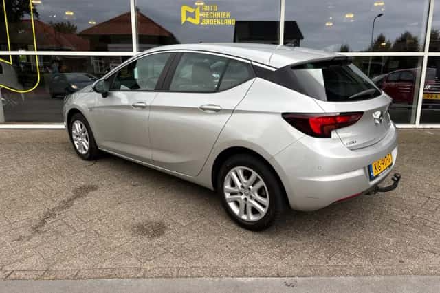 Opel Astra (2016) thumbnail 5