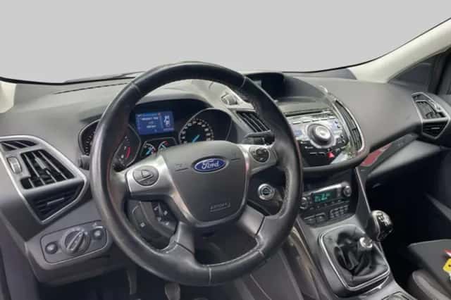 Ford Kuga (2014) thumbnail 4