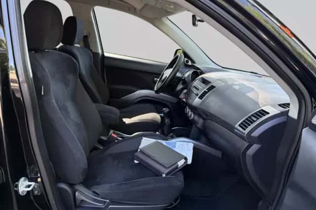Mitsubishi Outlander (2008) thumbnail 6