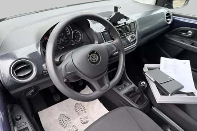 Volkswagen Up! (2017) thumbnail 5