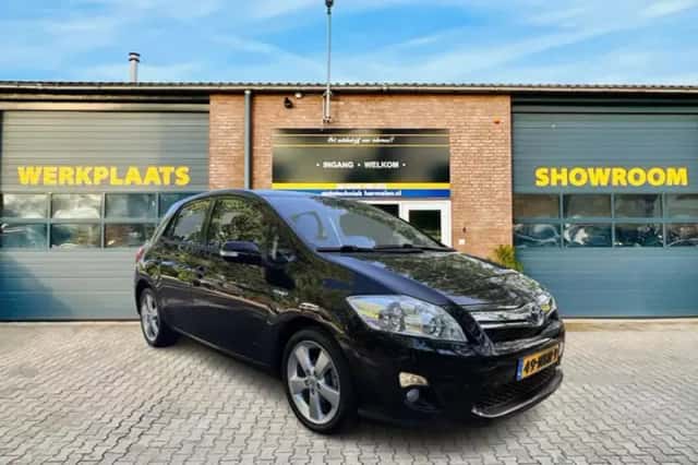 Toyota Auris (2010) thumbnail 1