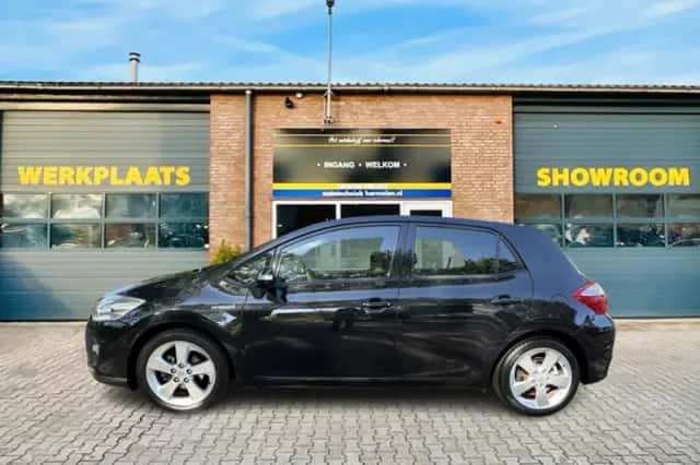 Toyota Auris (2010) thumbnail 3