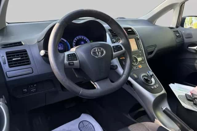 Toyota Auris (2010) thumbnail 4