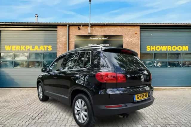 Volkswagen Tiguan (2012) thumbnail 2