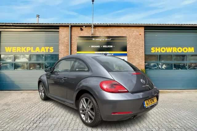 Volkswagen Beetle (2012) thumbnail 2