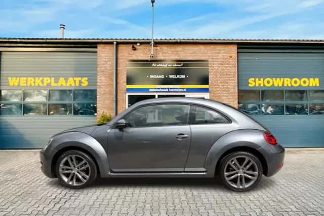 Volkswagen Beetle (2012) thumbnail 3