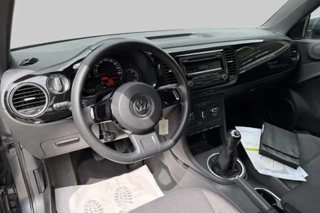 Volkswagen Beetle (2012) thumbnail 4