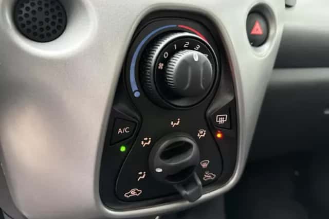Peugeot 108 (2015) thumbnail 5