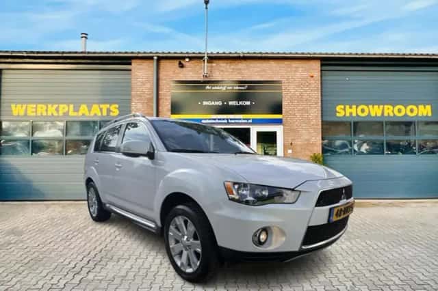 Mitsubishi Outlander (2010) thumbnail 1