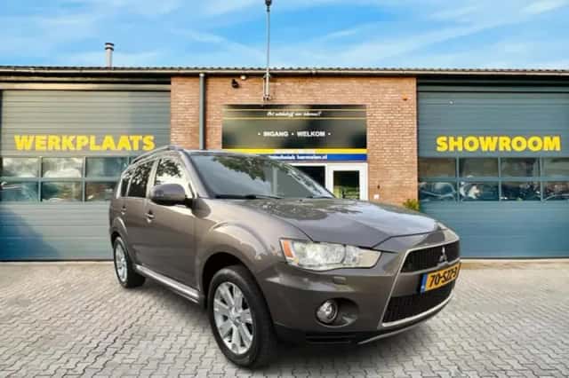 Mitsubishi Outlander (2012) thumbnail 1