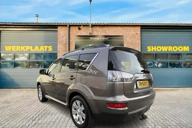 Mitsubishi Outlander (2012) thumbnail 2