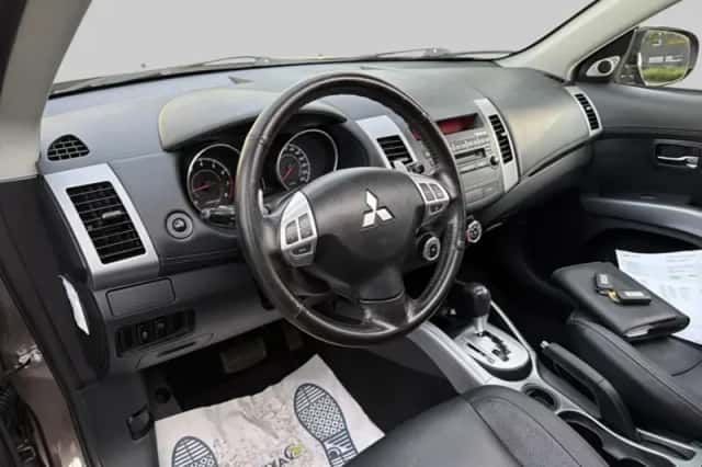Mitsubishi Outlander (2012) thumbnail 4