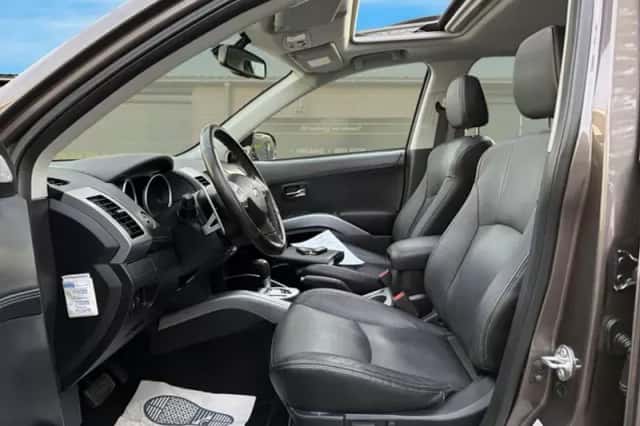 Mitsubishi Outlander (2012) thumbnail 5