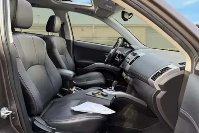 Mitsubishi Outlander (2012) thumbnail 6