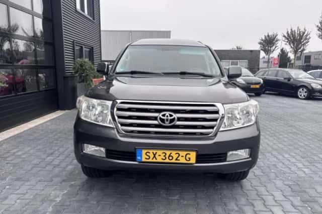 Toyota Land Cruiser V8 (2008) thumbnail 2
