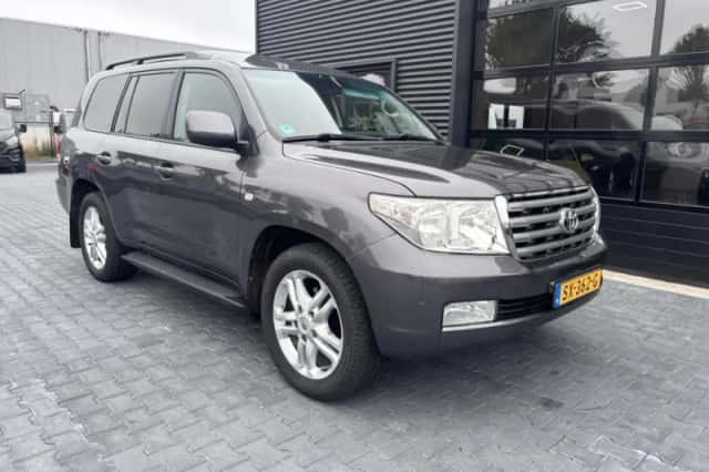 Toyota Land Cruiser V8 (2008) thumbnail 3