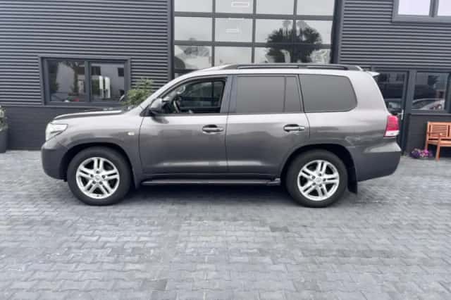 Toyota Land Cruiser V8 (2008) thumbnail 4