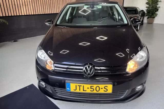 Volkswagen Golf (2010) thumbnail 3