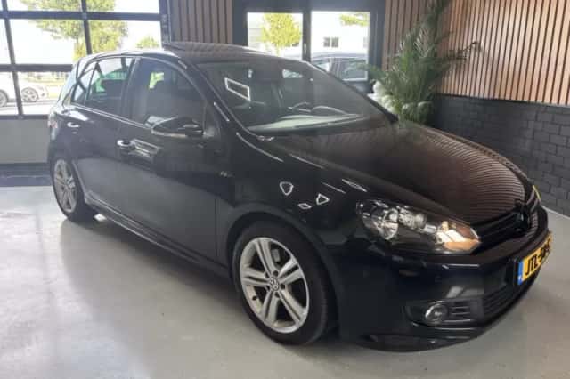 Volkswagen Golf (2010) thumbnail 4