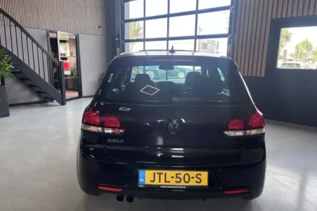 Volkswagen Golf (2010) thumbnail 5