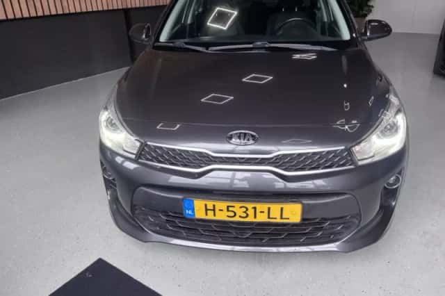 Kia Rio (2020) thumbnail 3