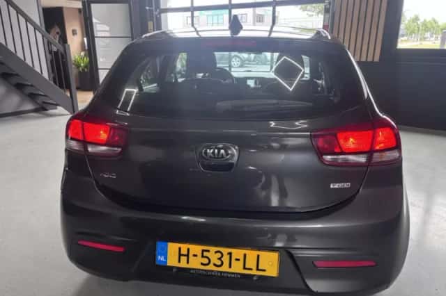 Kia Rio (2020) thumbnail 5