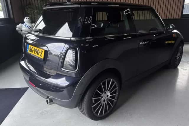 MINI Cooper (2007) thumbnail 5
