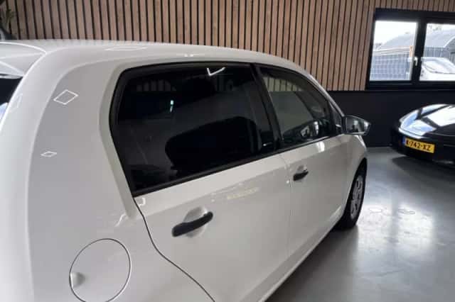 Volkswagen Up! (2020) thumbnail 2