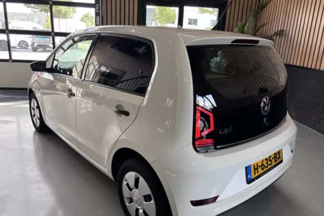 Volkswagen Up! (2020) thumbnail 3