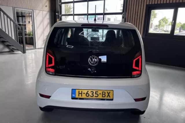 Volkswagen Up! (2020) thumbnail 6