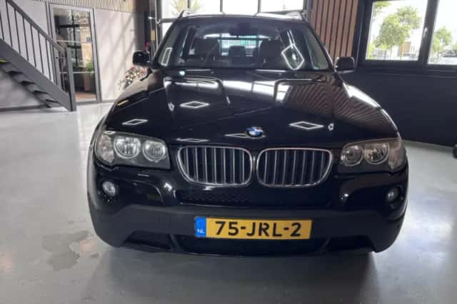 BMW X3 (2009) thumbnail 2