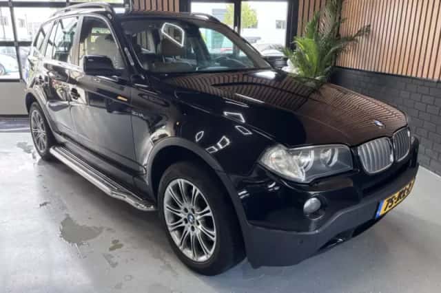 BMW X3 (2009) thumbnail 3