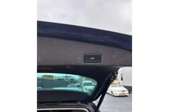Volkswagen Touareg (2010) thumbnail 5