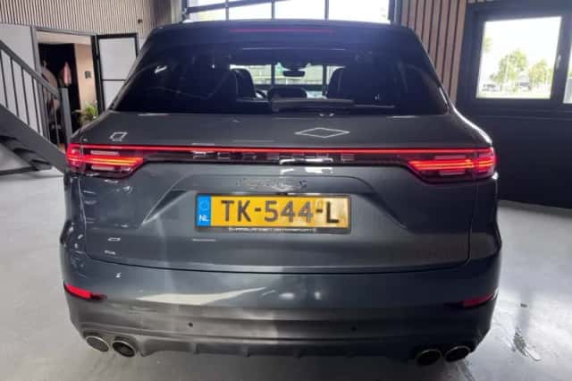 Porsche Cayenne (2018) thumbnail 6