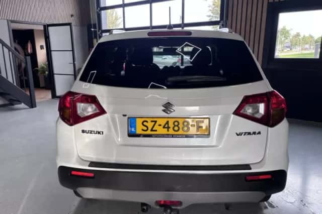 Suzuki Vitara (2018) thumbnail 5