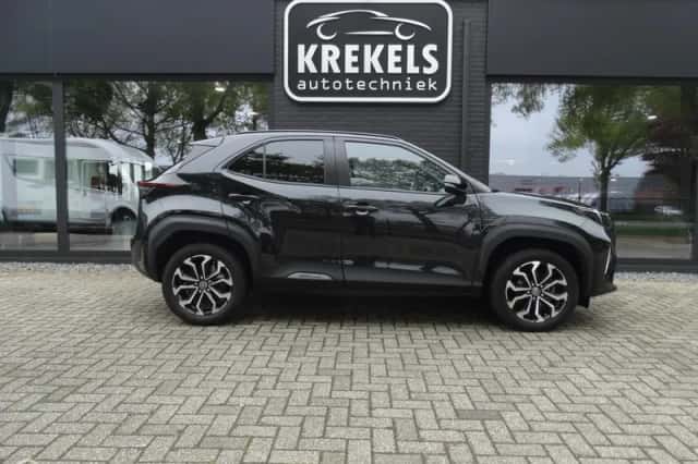 Toyota Yaris Cross (2024) thumbnail 4