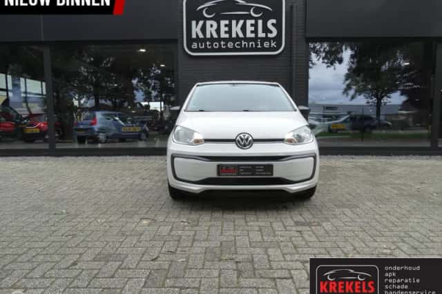 Volkswagen Up! (2018) thumbnail 2