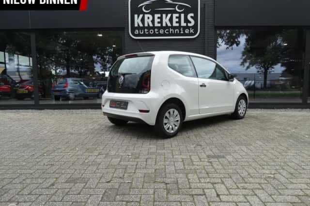 Volkswagen Up! (2018) thumbnail 5