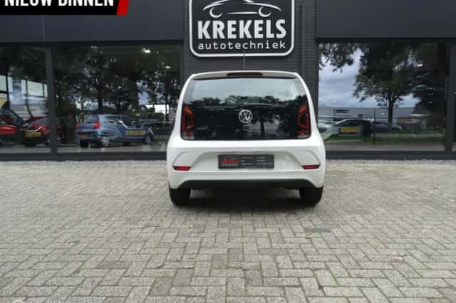 Volkswagen Up! (2018) thumbnail 6