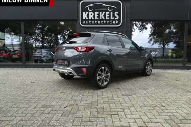 Kia Stonic (2021) thumbnail 5
