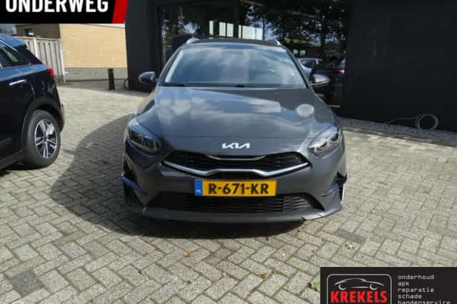Kia Ceed (2022) thumbnail 2