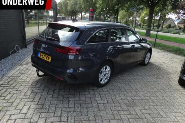 Kia Ceed (2022) thumbnail 4