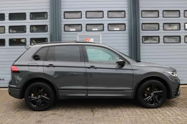 Volkswagen Tiguan (2021) thumbnail 3