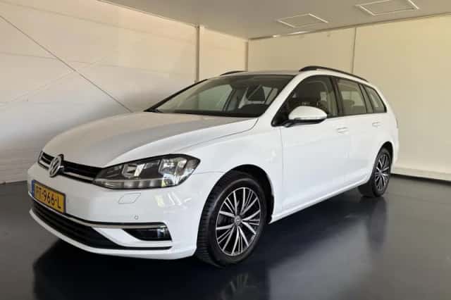 Volkswagen Golf (2017) thumbnail 2