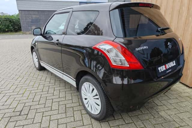 Suzuki Swift (2014) thumbnail 3