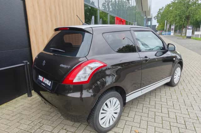 Suzuki Swift (2014) thumbnail 6
