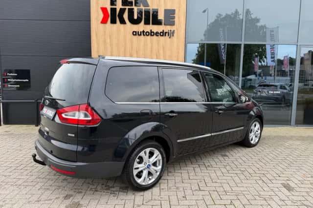 Ford Galaxy (2012) thumbnail 2