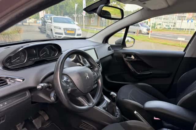 Peugeot 208 (2013) thumbnail 3