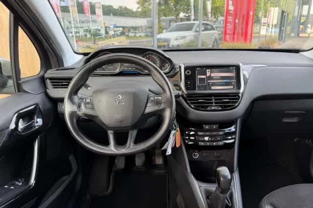Peugeot 208 (2013) thumbnail 4