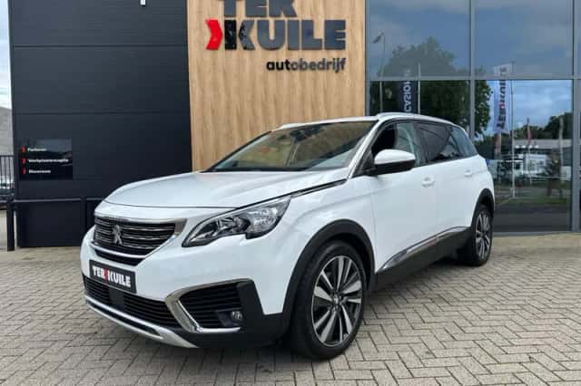 Peugeot 5008 (2018) thumbnail 1